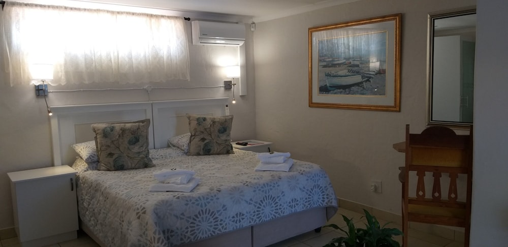 Superior Suite (Upstairs Suite 5) photo 1