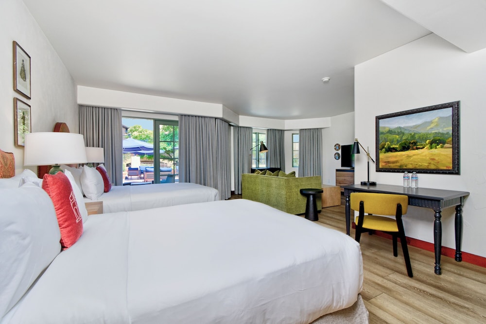 Grand Studio Suite, 2 Queen Beds - Photo 1