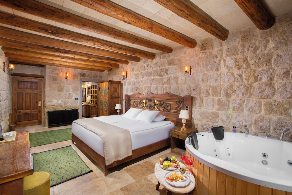 Honeymoon Room, Terrace, City View - Photo 3