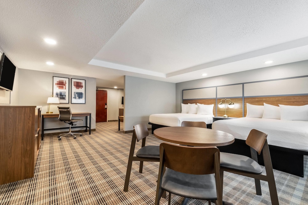 Premier Suite, 2 Queen Beds, Non Smoking - Photo 4