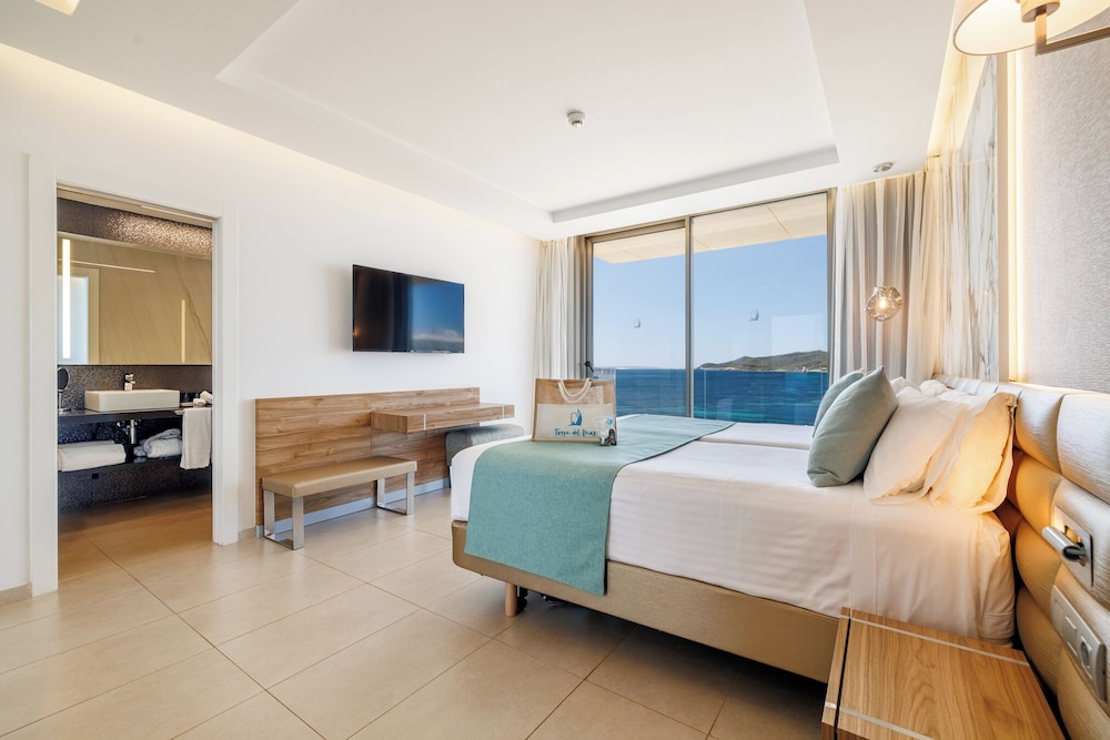 Grand Suite, Jetted Tub, Sea View - Photo 11