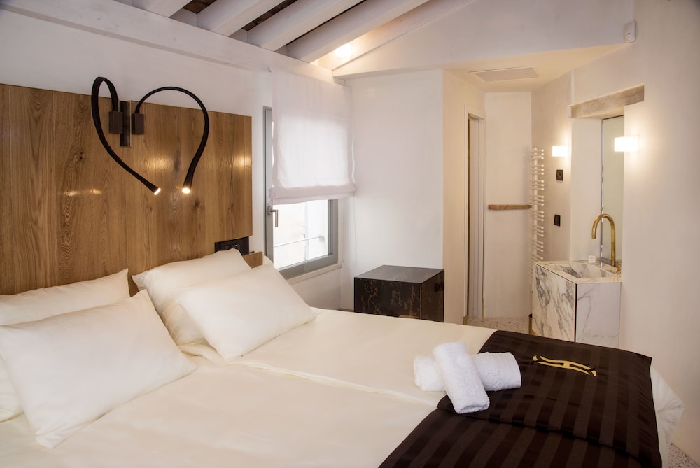 Standard Double Room, 1 King Bed
