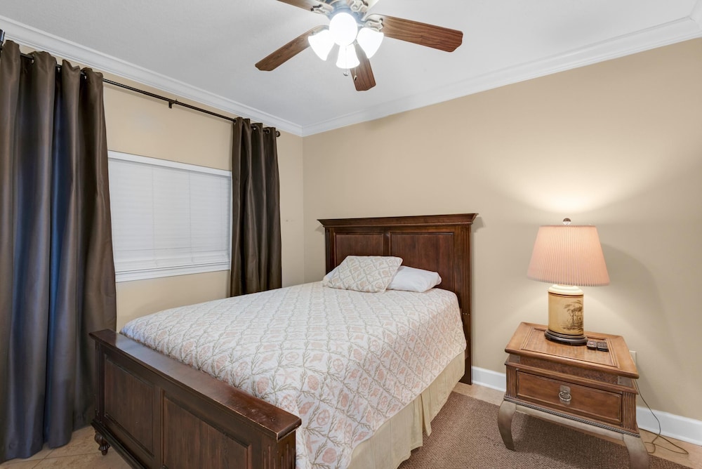 Apartment, Multiple Beds (Emerald Isle unit 202) photo 2