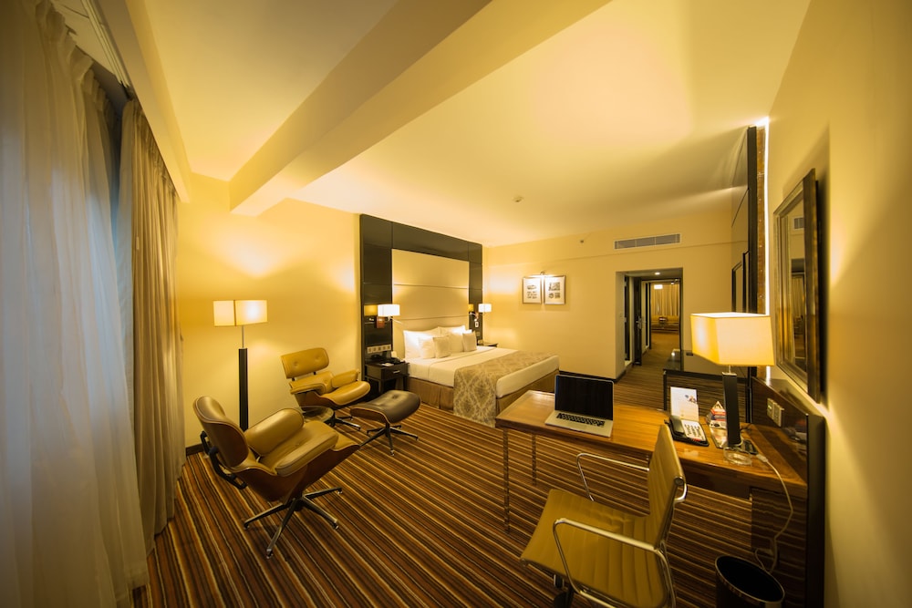 Executive Suite, 1 King Bed, Non Smoking - Photo 9