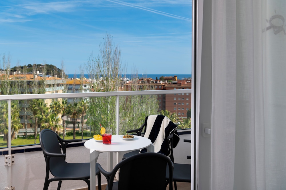 Suite Garden View (2 Adults + 2 Children)