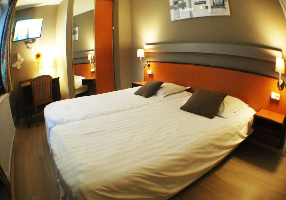 Standard Double or Twin Room photo 2