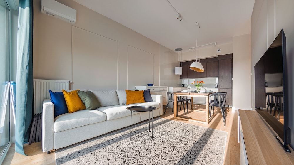 Apartment (33E) photo 1