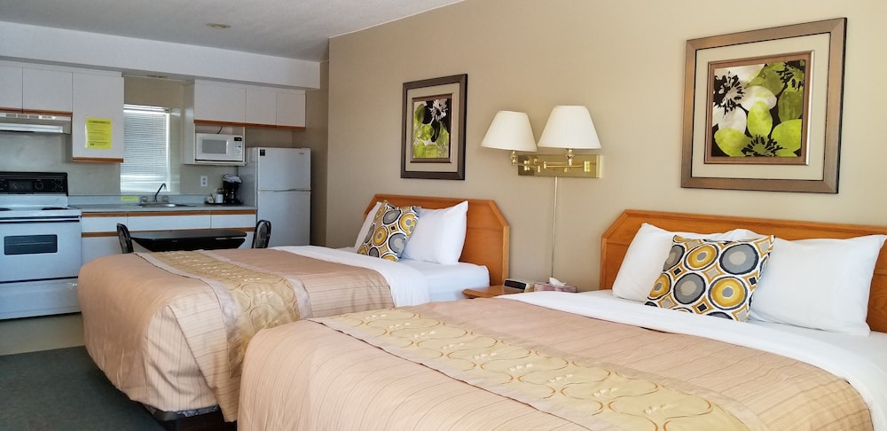 Kitchenette Deluxe Room, 2 Queen Beds photo 1
