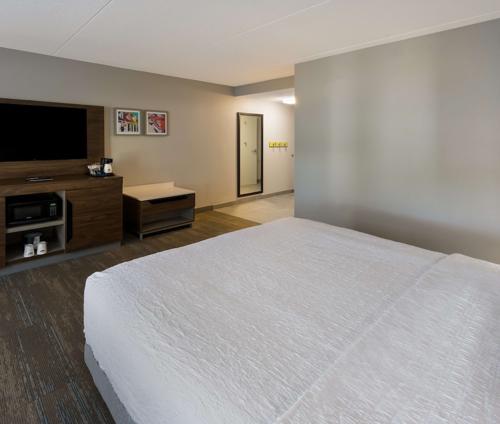 Room, 1 King Bed, Accessible (Mobility & Hearing) - Photo 1