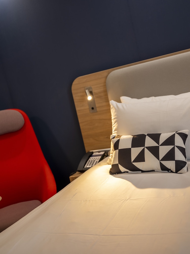 Standard Room, 1 Queen Bed (Free Breakfast) - Photo 6