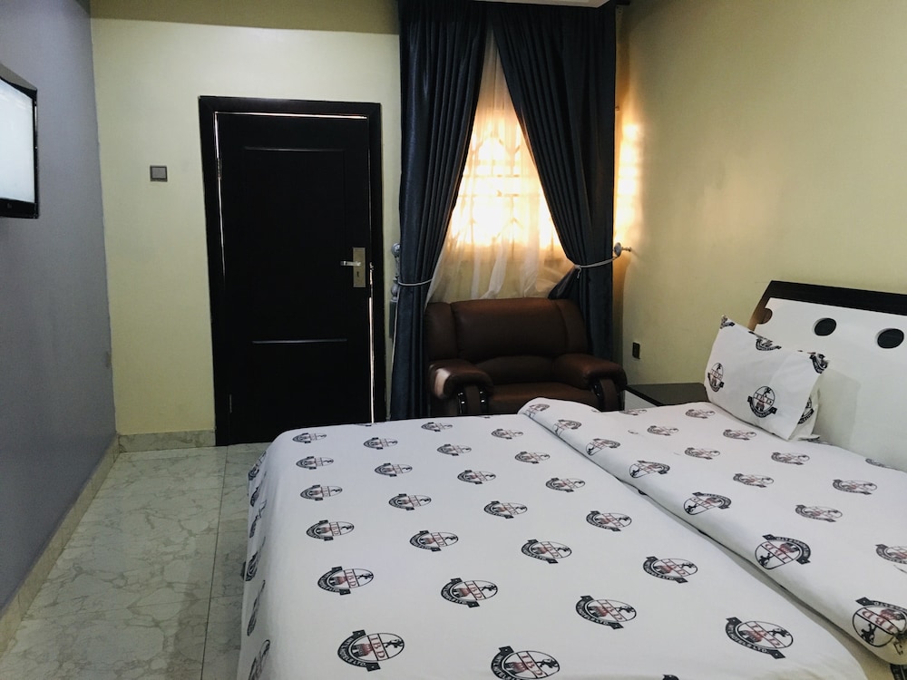 Deluxe Room - Photo 3
