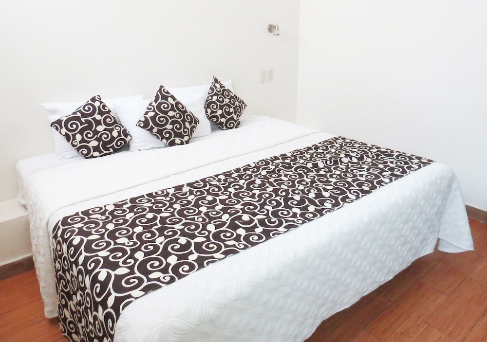 Standard Room, 1 King Bed photo 1