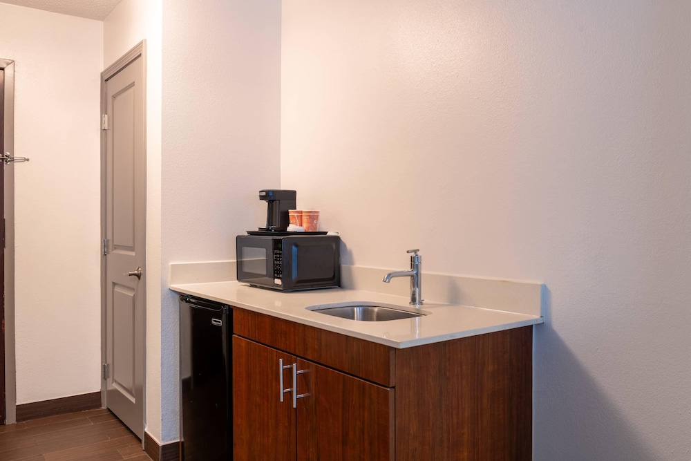Efficiency, Room, 2 Queen Beds, Non Smoking, Kitchenette - Photo 11