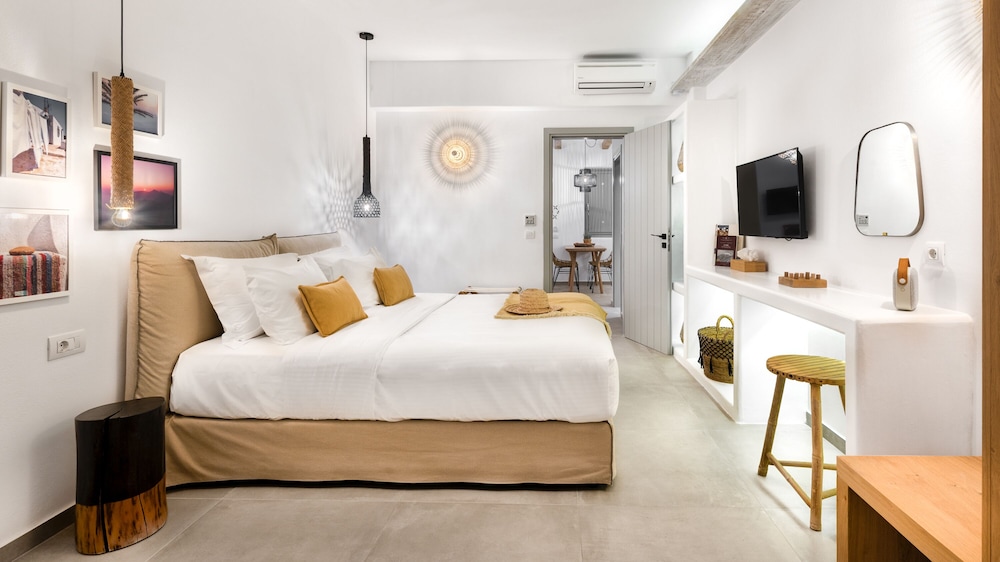 Deluxe One Bedroom Suite With Sea View - Honeycomb photo 1