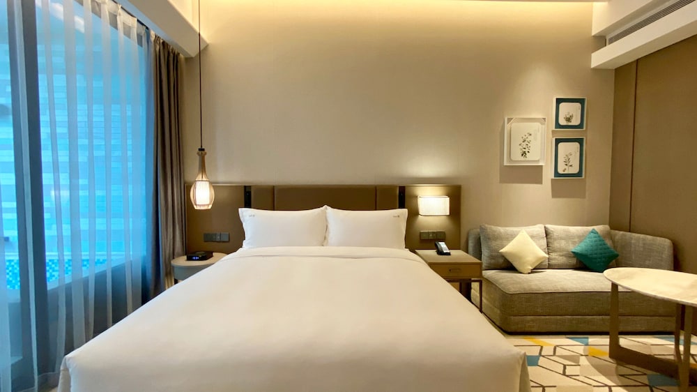 Standard Room, 1 King Bed - Photo 7