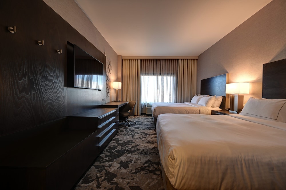 Suite 2 Queen Beds, Accessible, Bathtub