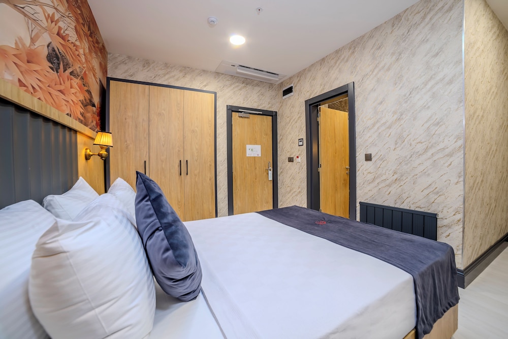 Economy Double Room (No Window) photo 2