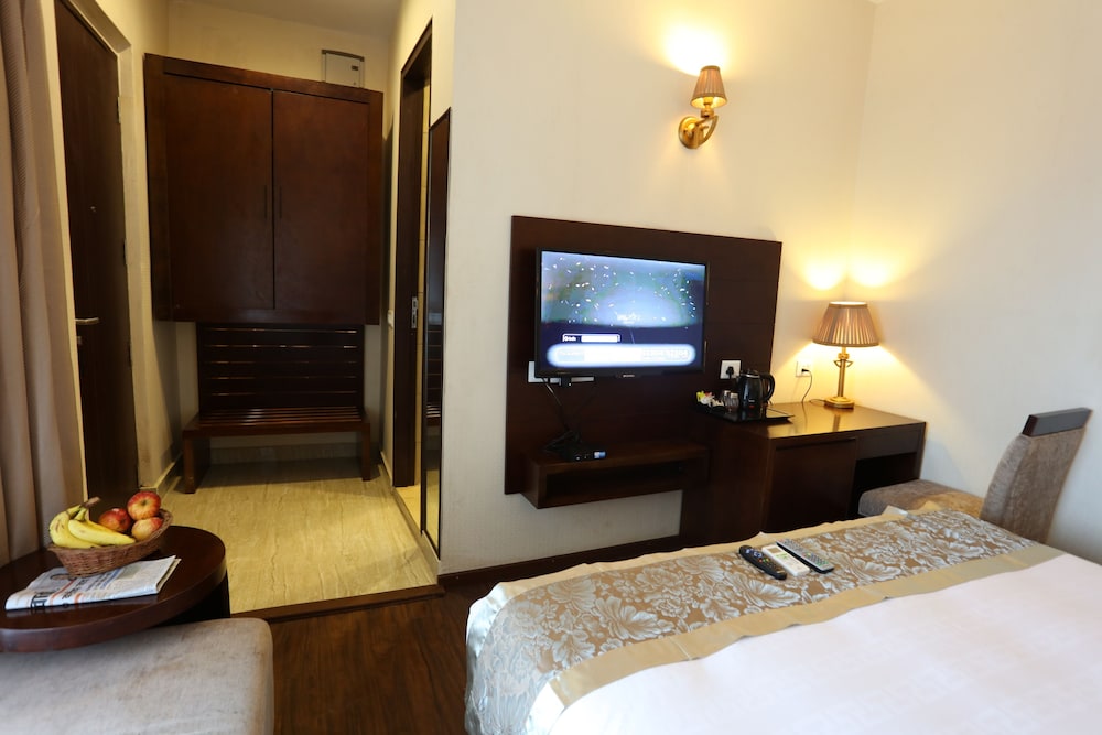 The Poolside Room photo 1