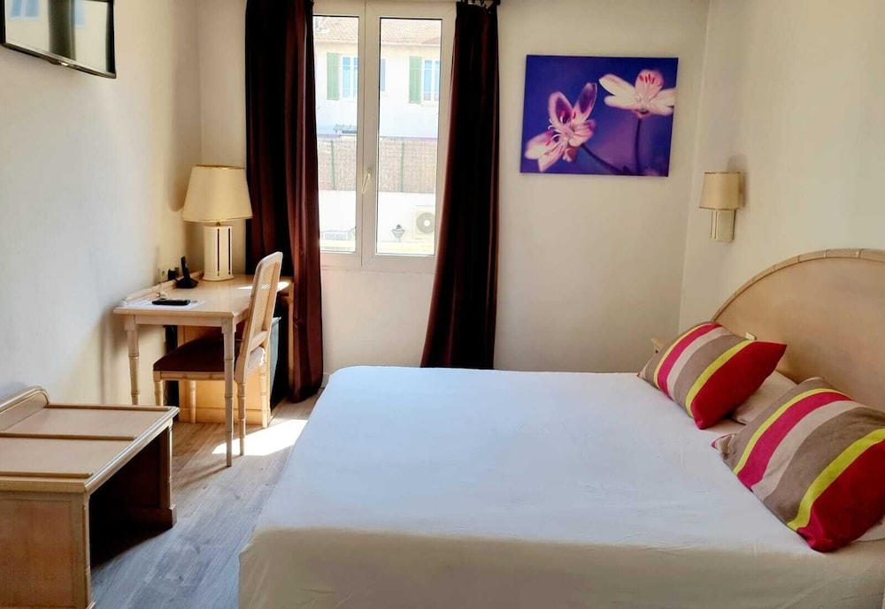Standard Double Room - Photo 5