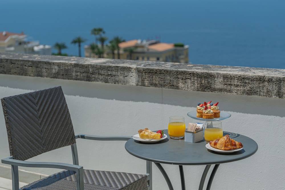 Superior Double or Twin Room, Terrace, Sea View - Photo 13