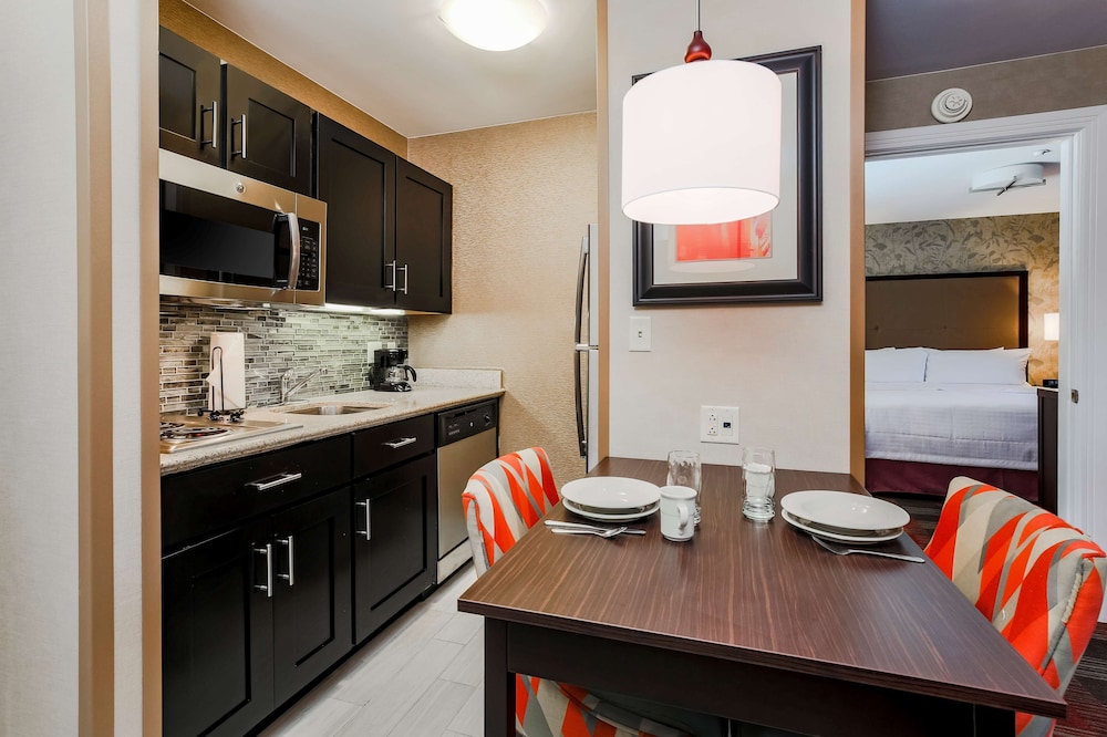 Suite, 1 King Bed, Accessible, Non Smoking (Mobility & Hearing, Roll-in Shower) - Photo 4