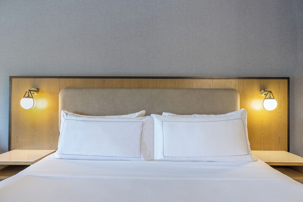 Room, 1 King Bed, Accessible (Roll-In Shower) - Photo 4