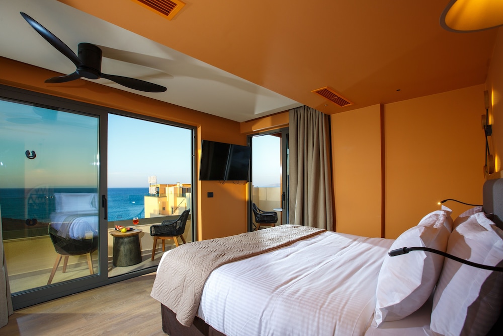 Superior Deluxe Suite Sea View Jacuzzi