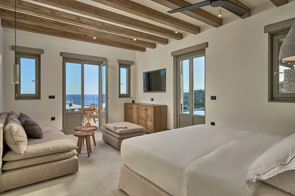 Panoramic Suite, Private Pool photo 1