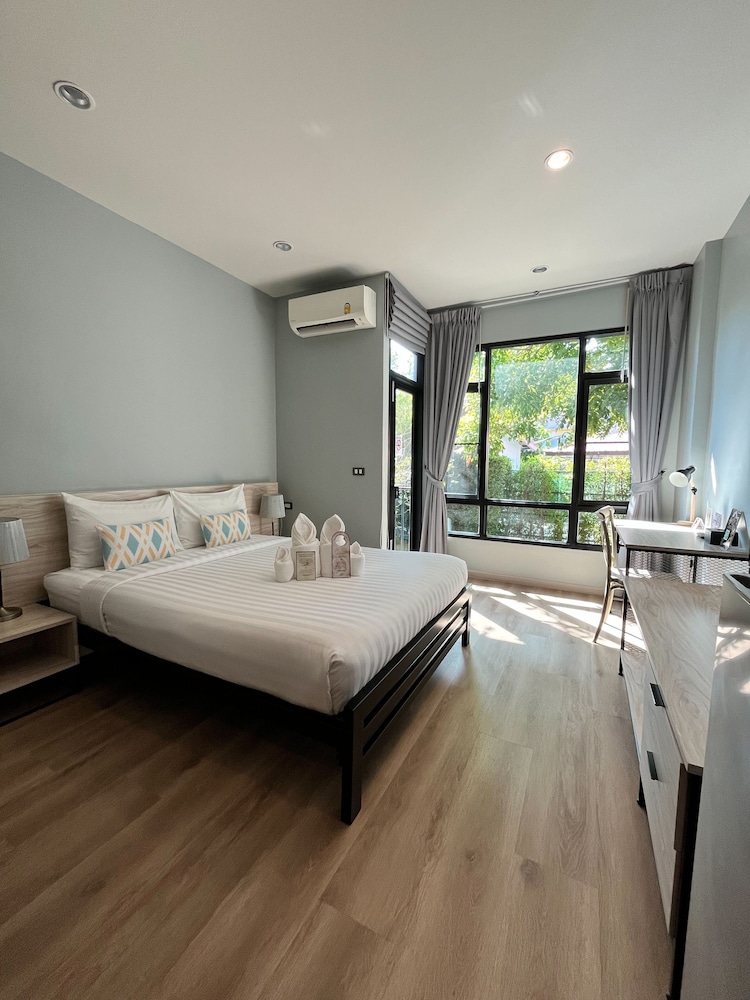 Deluxe Double Room, 1 Queen Bed - Photo 1