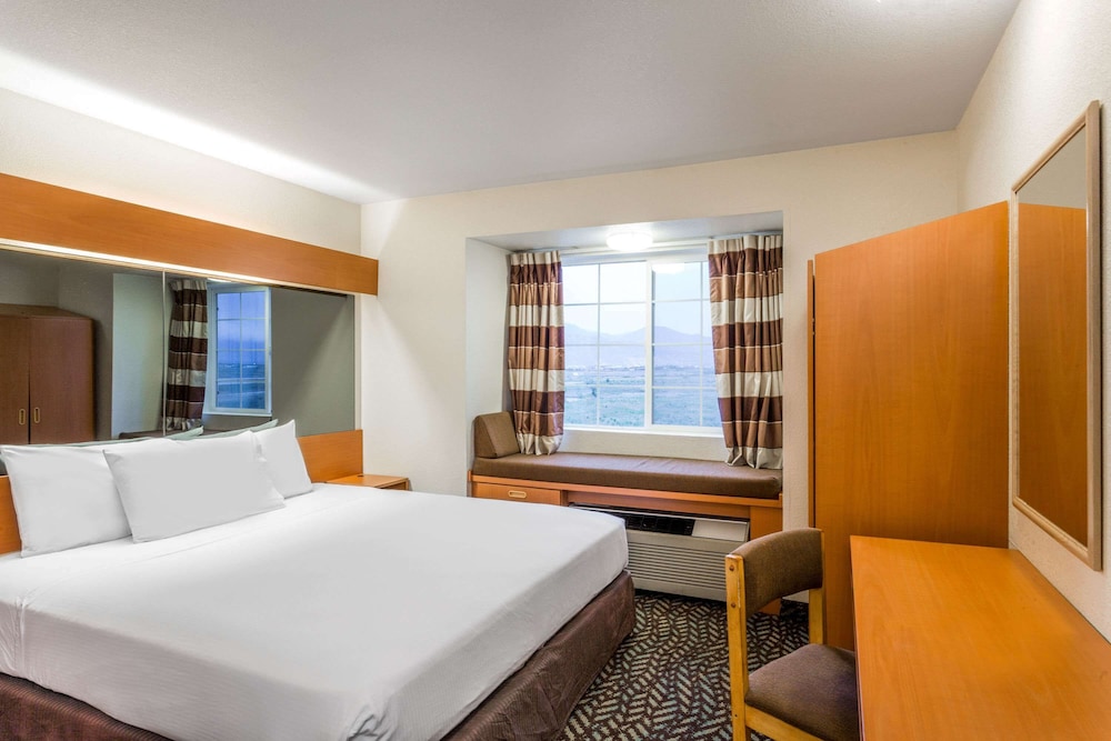 Studio Suite, 1 King Bed, Non Smoking - Photo 2