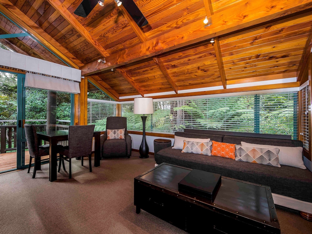 Chalet, 1 Queen Bed (Kauri) photo 3