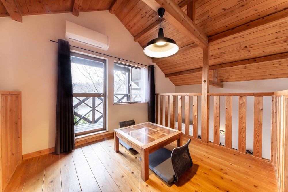 Deluxe Loft, 2 Twin Beds, Non Smoking, Mountain View photo 3