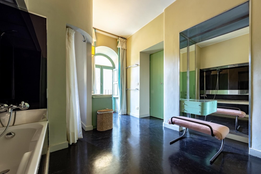 Villa di Tizzano Luxurious Retreat in Paradise, Photo 44