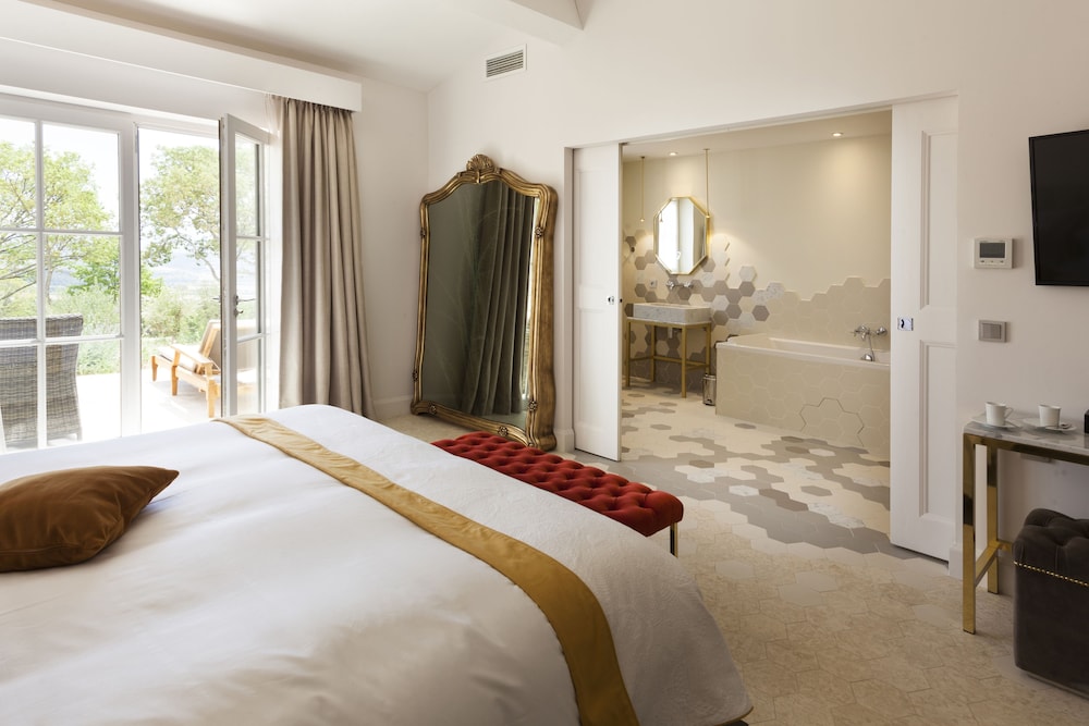Suite - Photo 2