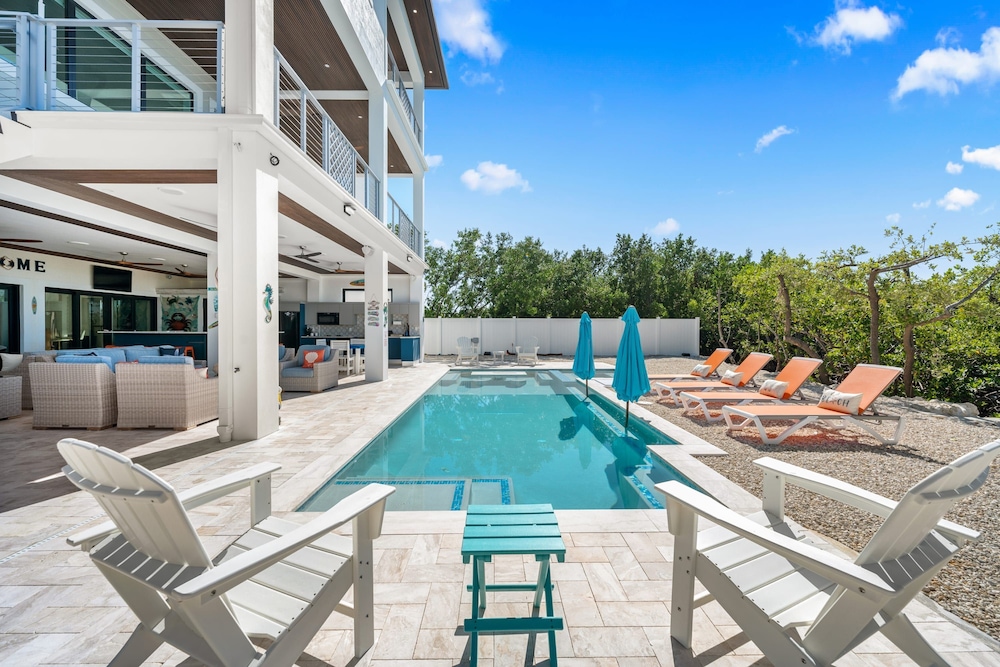 Luxury Seaside Escape ~ Heated Pool w Jacuzzi ~ Elevator ~ Dock ~ Scenic Views, Billede 19