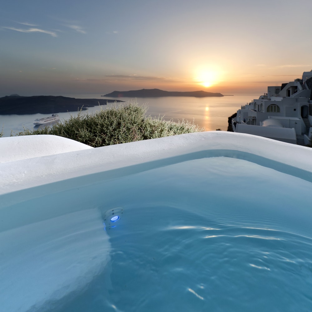 Apartment (Outdoor Hot Tub) - Photo 3