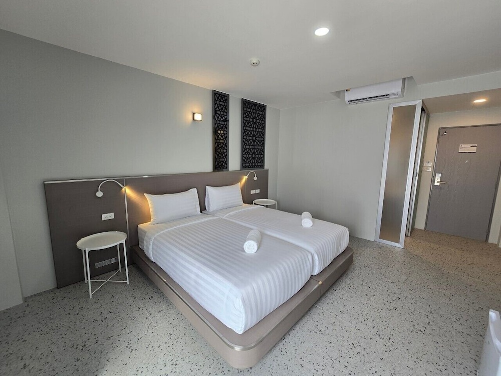 Standard Twin Room, Non Smoking - Photo 14