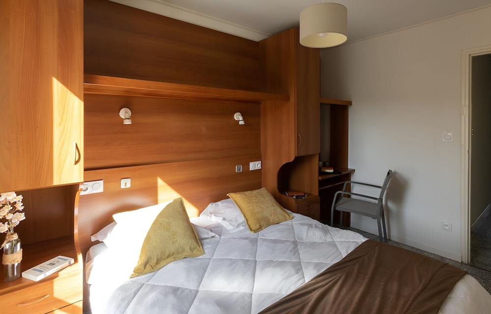 Standard Apartment, 1 Queen Bed, Kitchen photo 2