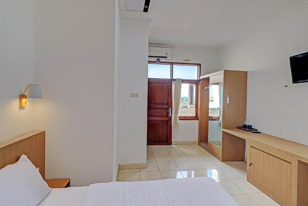 Standard Double Room with City View - Photo 8