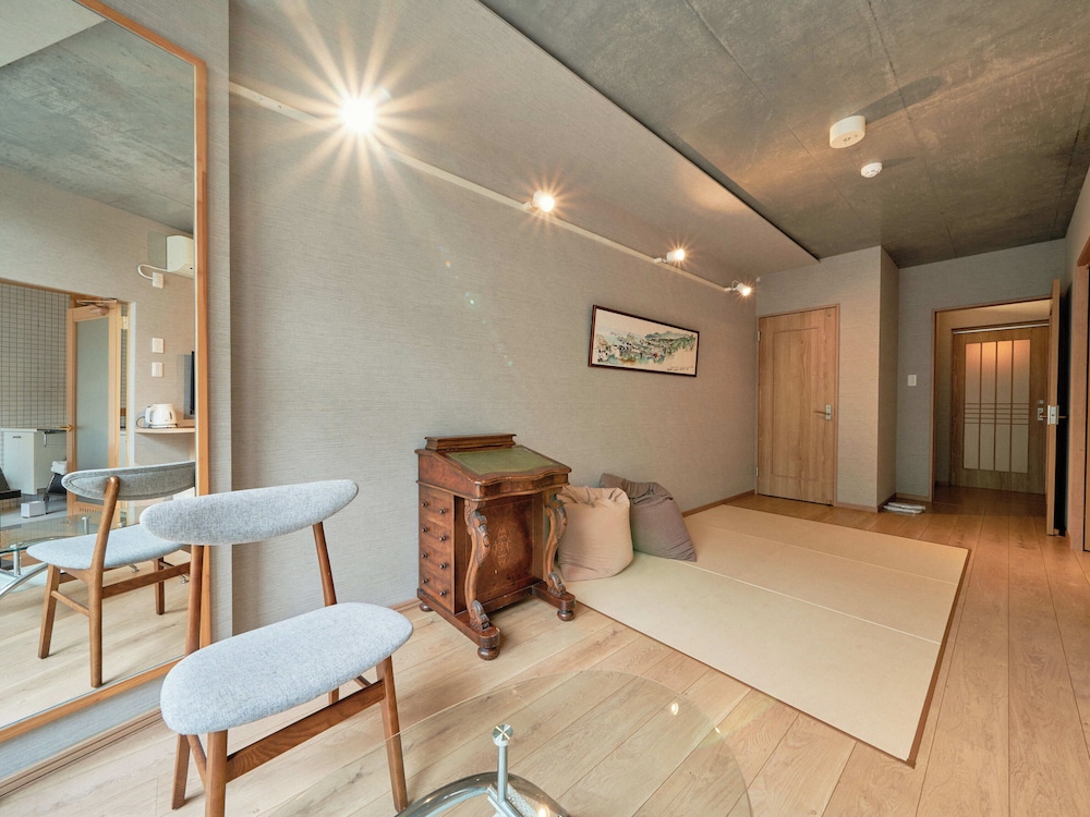 Deluxe Quadruple Room, Non Smoking (2 Semi-doube beds) photo 3