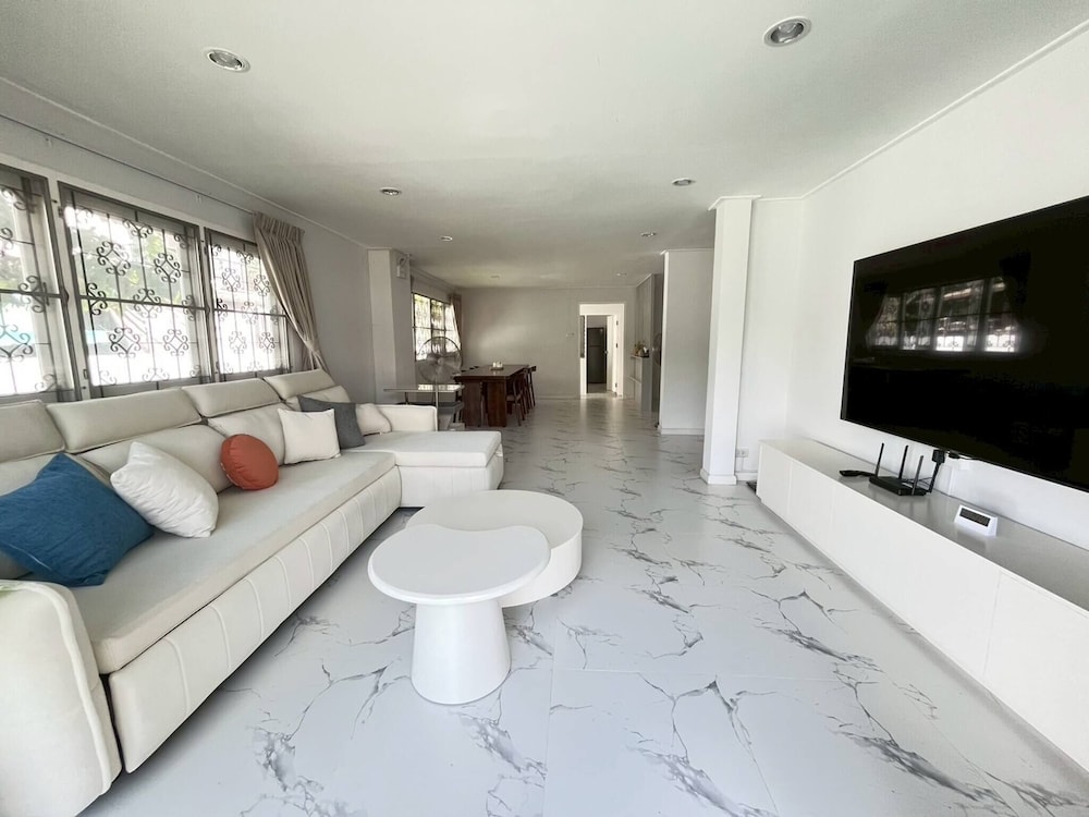 House, 4 Bedrooms, Smoking, Garden View