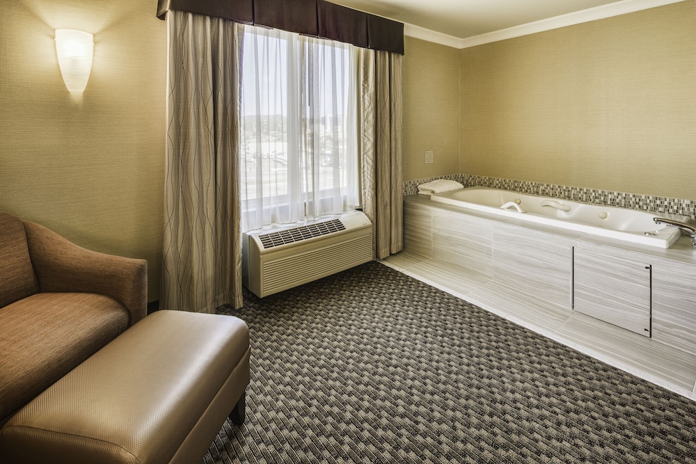 Suite, 1 King Bed, Jetted Tub photo 3