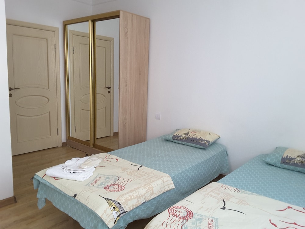 Economy Triple Room photo 3