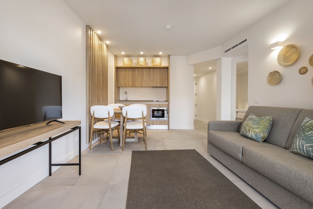 Family Apartment, 2 Bedrooms - Photo 11