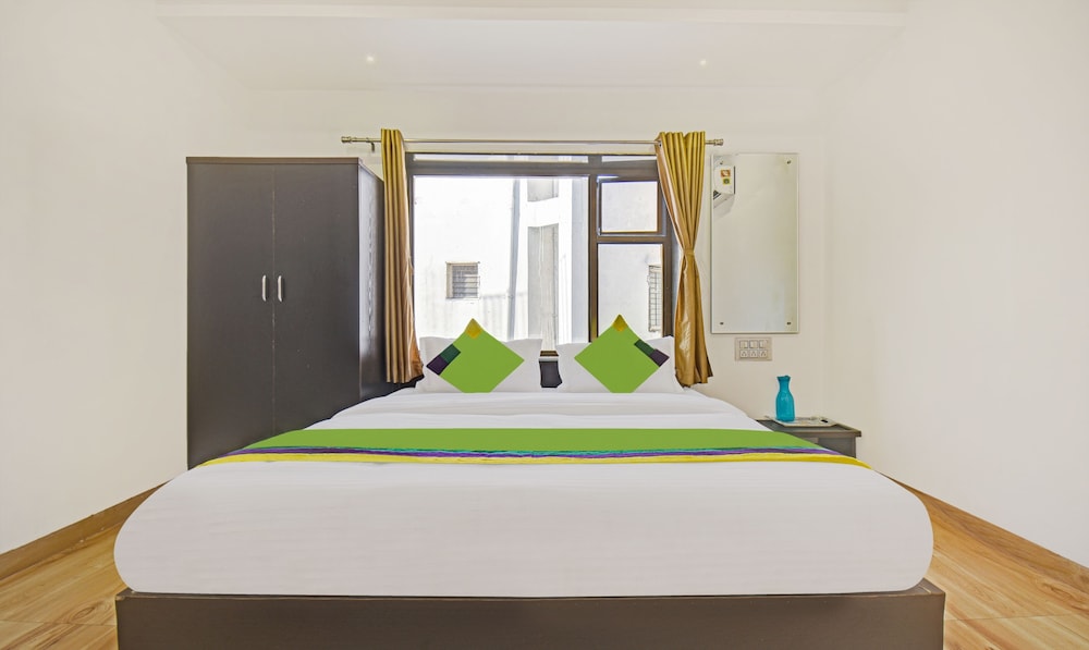 Deluxe Room - Photo 9