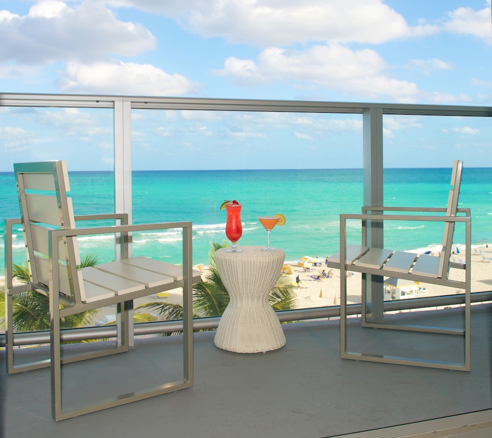 Suite, 1 Bedroom, Oceanfront (Mobility/Hearing Access, Roll-In Shwr) - Photo 4