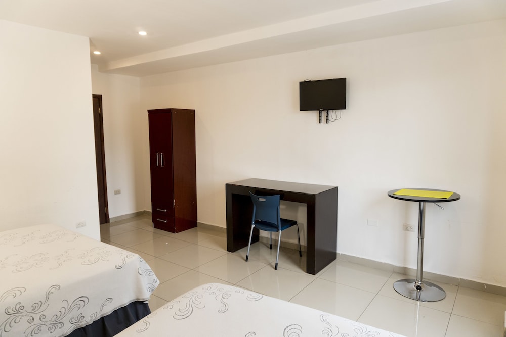 Business Room, 2 Queen Beds photo 3