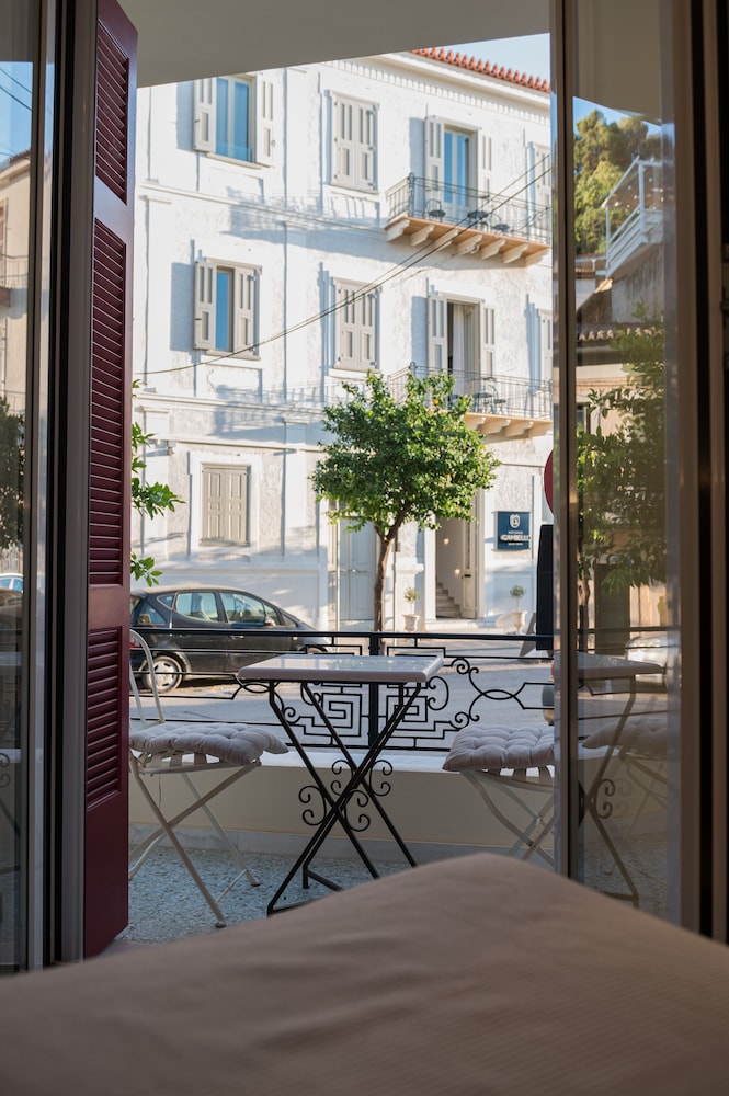 Luxury Apartment - Photo 35