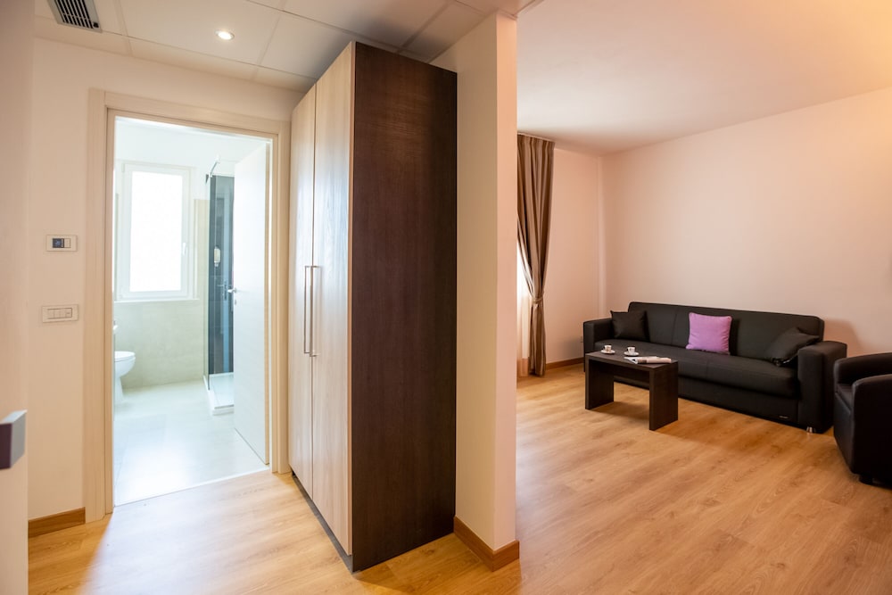 Panoramic Suite, 1 Queen Bed photo 3