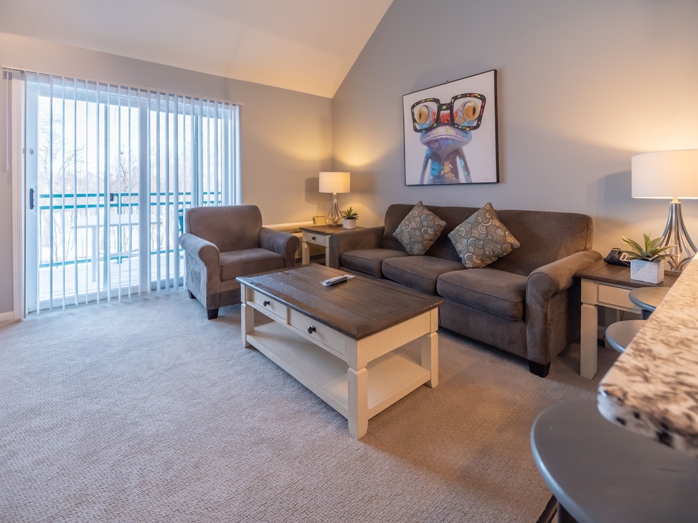 Belle Loft Suite with 2 Queen Beds - Photo 7